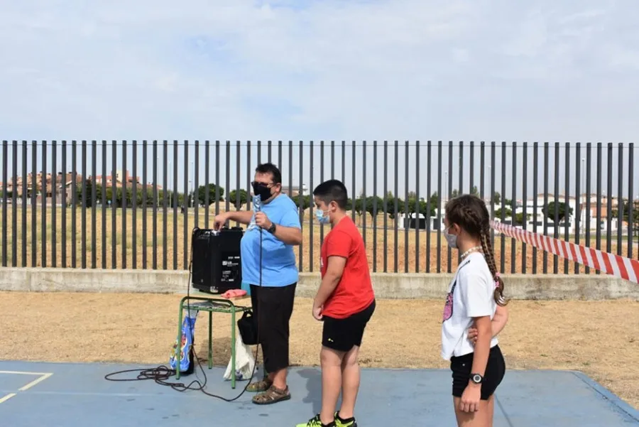 Foto 2 - Carbajosa comienza el curso con un programa radiof&oacute;nico que amenizar&aacute; los recreos escolares