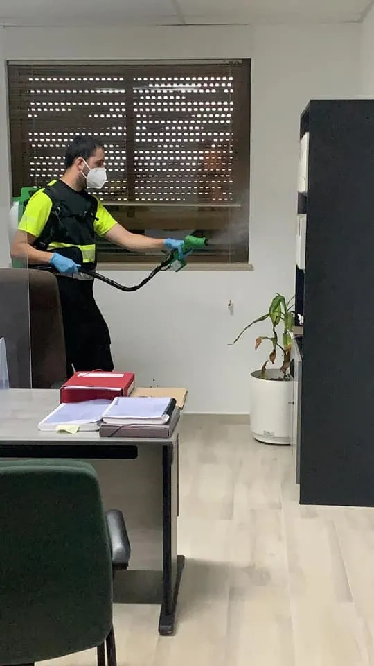 El Ayuntamiento de Cantalpino encarga la desinfección de la casa asistida, casa consistorial,...