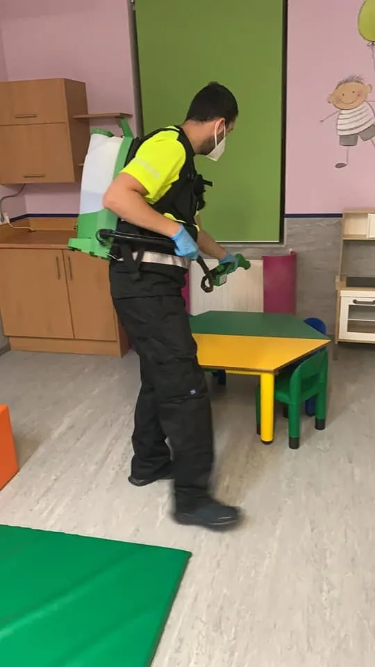 Desinfectan el ayuntamiento, el centro de salud, la guardería y el colegio de Villoria  