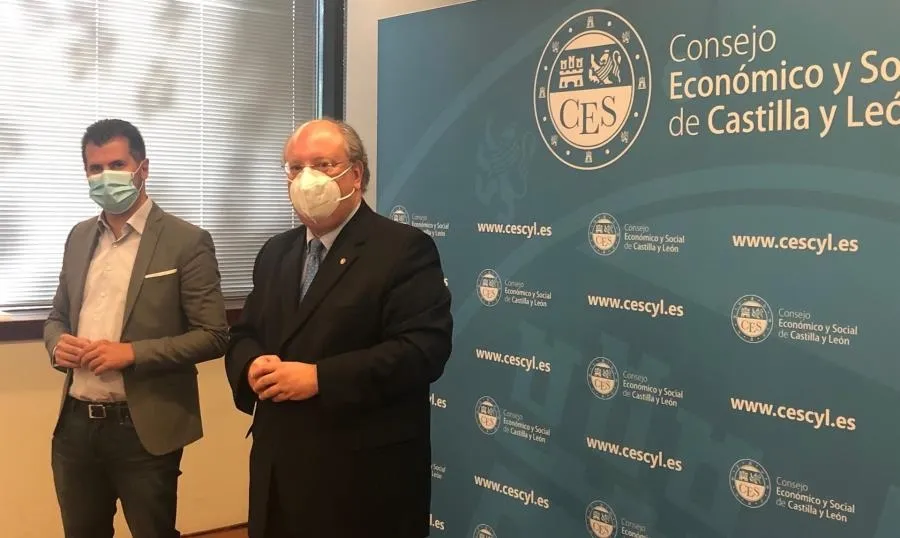 Reunión del presidente del CES, Enrique Cabero, con el secretario autonómico del PSOE, Luis Tudanca. Foto EP