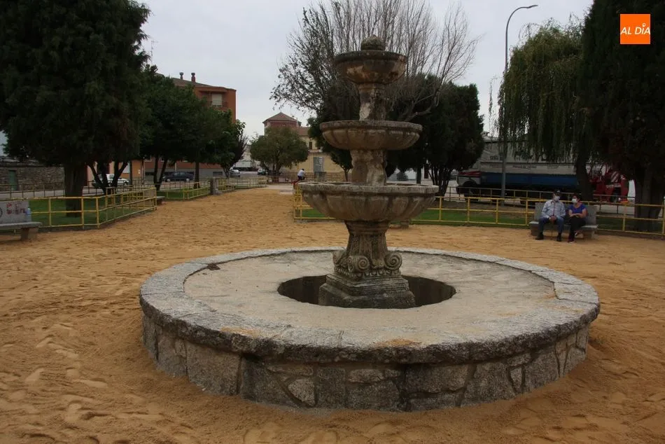 Foto 8 - El Ayuntamiento de Vitigudino adecenta los parques y mejora la se&ntilde;alizaci&oacute;n horizontal  