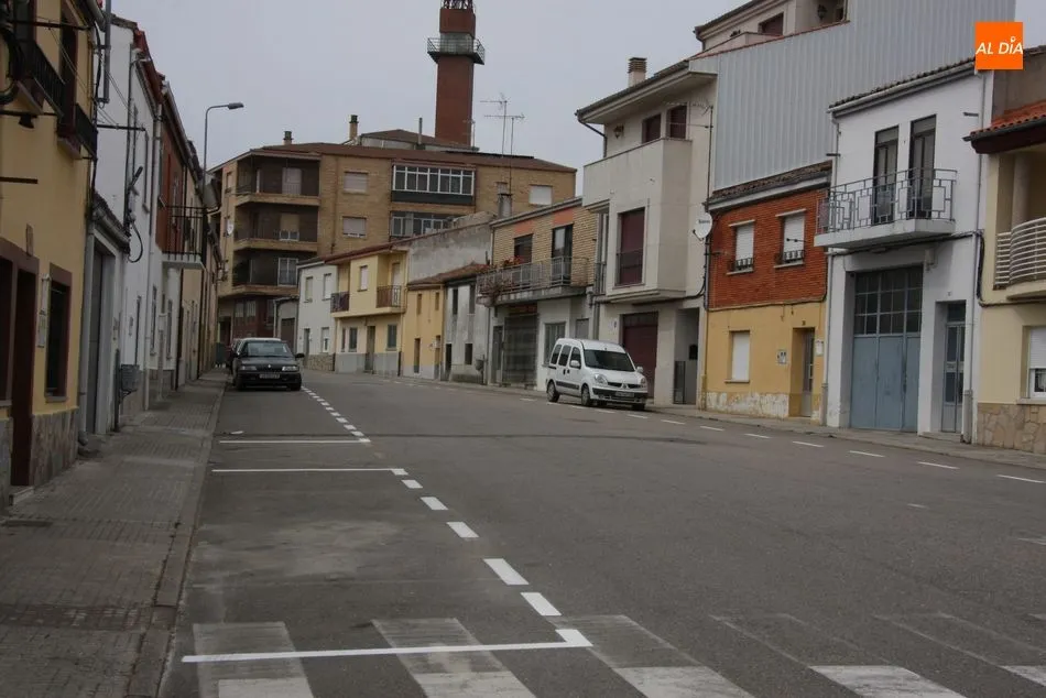 Foto 4 - El Ayuntamiento de Vitigudino adecenta los parques y mejora la se&ntilde;alizaci&oacute;n horizontal  