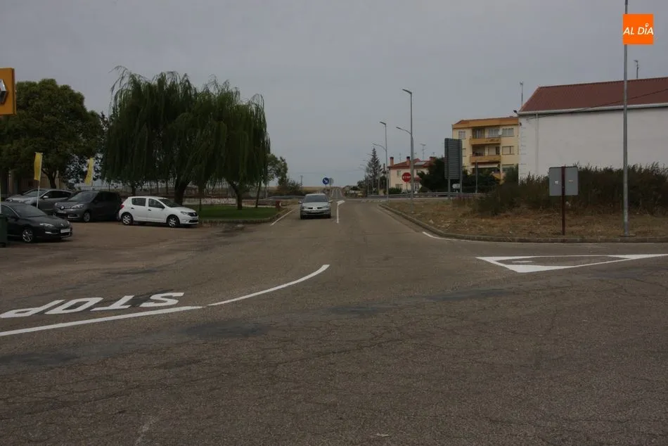 Foto 2 - El Ayuntamiento de Vitigudino adecenta los parques y mejora la se&ntilde;alizaci&oacute;n horizontal  