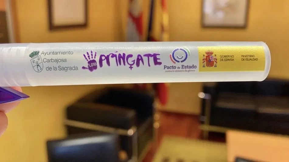 Foto 3 - Carbajosa distribuye dispensadores de gel hidroalcoh&oacute;lico dentro de la campa&ntilde;a &lsquo;Pr&iacute;ngate...