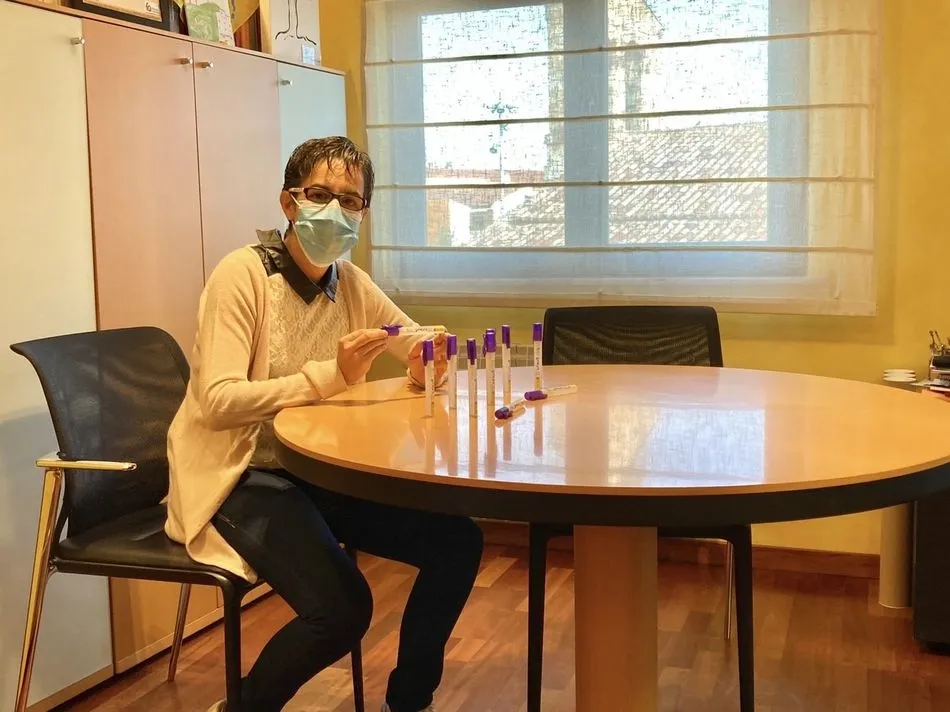 Carbajosa distribuye dispensadores de gel hidroalcohólico dentro de la campaña ‘Príngate...