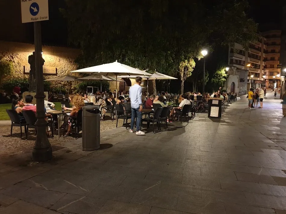 Los locales de ocio nocturno que así lo han solicitado podrán abrir como bar