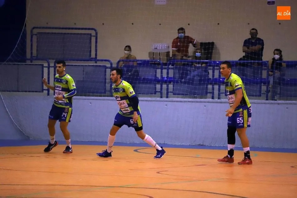 Foto 11 - El BM Salamanca cae con el BM Zamora en un partido con p&uacute;blico en las gradas (22-31)&nbsp;