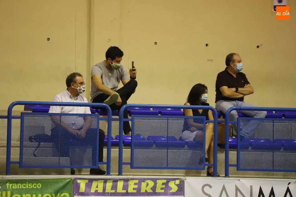 Foto 9 - El BM Salamanca cae con el BM Zamora en un partido con p&uacute;blico en las gradas (22-31)&nbsp;