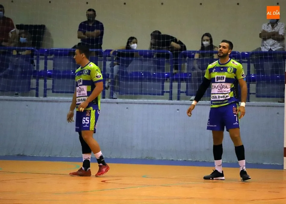 Foto 5 - El BM Salamanca cae con el BM Zamora en un partido con p&uacute;blico en las gradas (22-31)&nbsp;