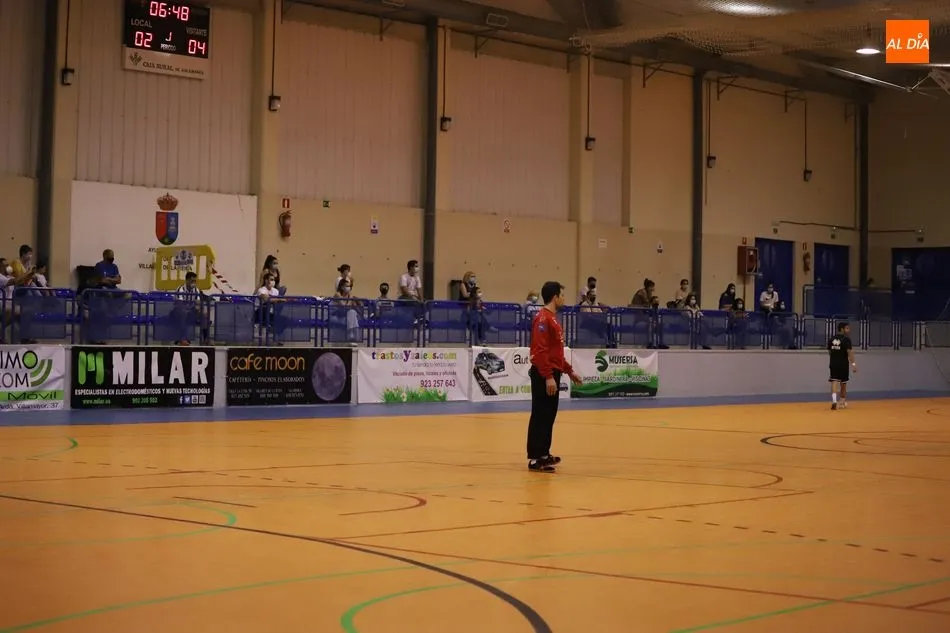 Foto 4 - El BM Salamanca cae con el BM Zamora en un partido con p&uacute;blico en las gradas (22-31)&nbsp;