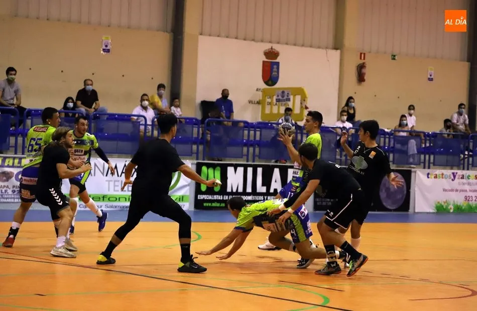 Foto 3 - El BM Salamanca cae con el BM Zamora en un partido con p&uacute;blico en las gradas (22-31)&nbsp;