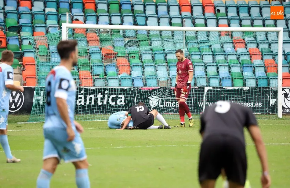 Foto 8 - El Salamanca UDS se gusta y se queda sin fuelle frente al Astorga (0-0)
