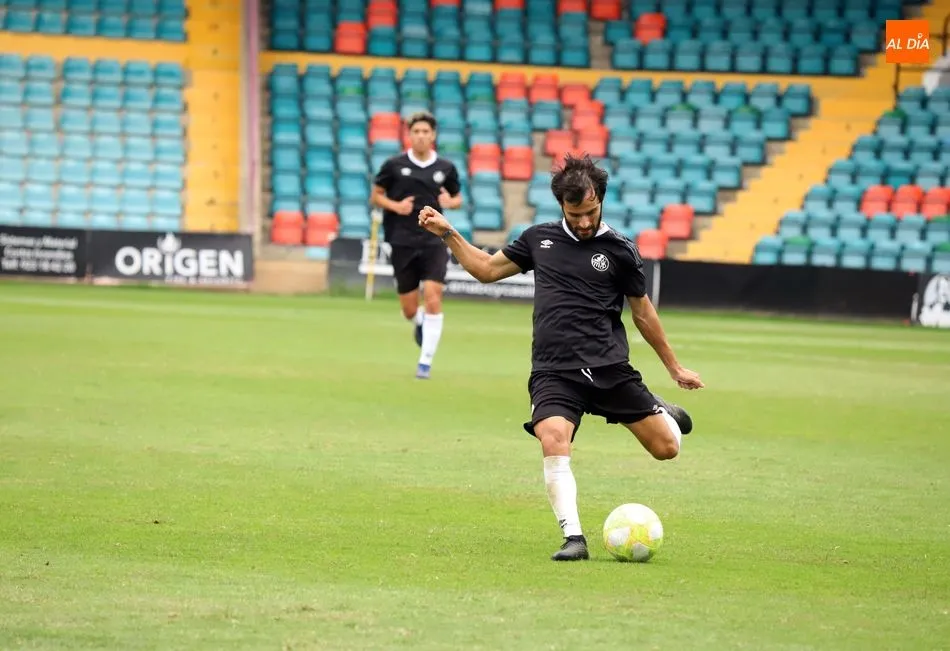 Foto 5 - El Salamanca UDS se gusta y se queda sin fuelle frente al Astorga (0-0)