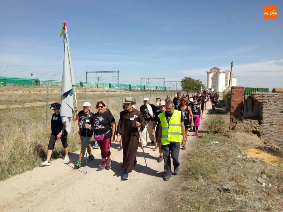 Marcha Teresiana llegando a Cantalapiedra en 2019. / Jorge Holguera