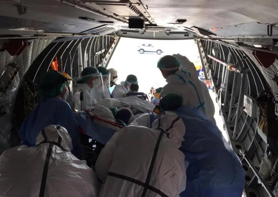 Foto 4 - Una ni&ntilde;a en estado cr&iacute;tico por coronavirus es trasladada por el&nbsp;Ej&eacute;rcito del Aire de Mallorca a ...