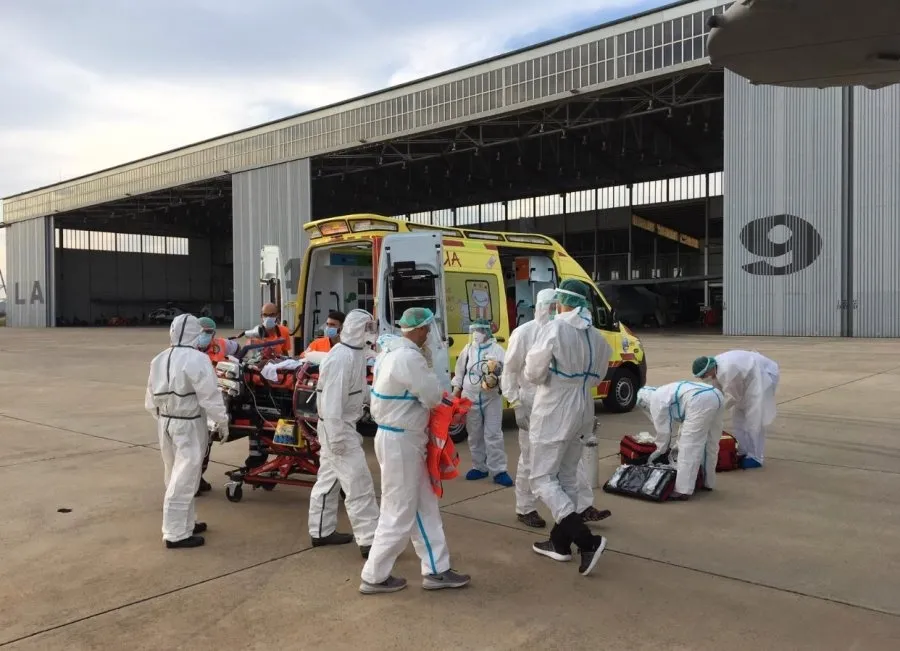 Foto 3 - Una ni&ntilde;a en estado cr&iacute;tico por coronavirus es trasladada por el&nbsp;Ej&eacute;rcito del Aire de Mallorca a ...