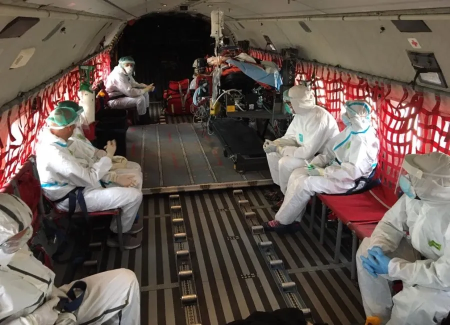Foto 2 - Una ni&ntilde;a en estado cr&iacute;tico por coronavirus es trasladada por el&nbsp;Ej&eacute;rcito del Aire de Mallorca a ...