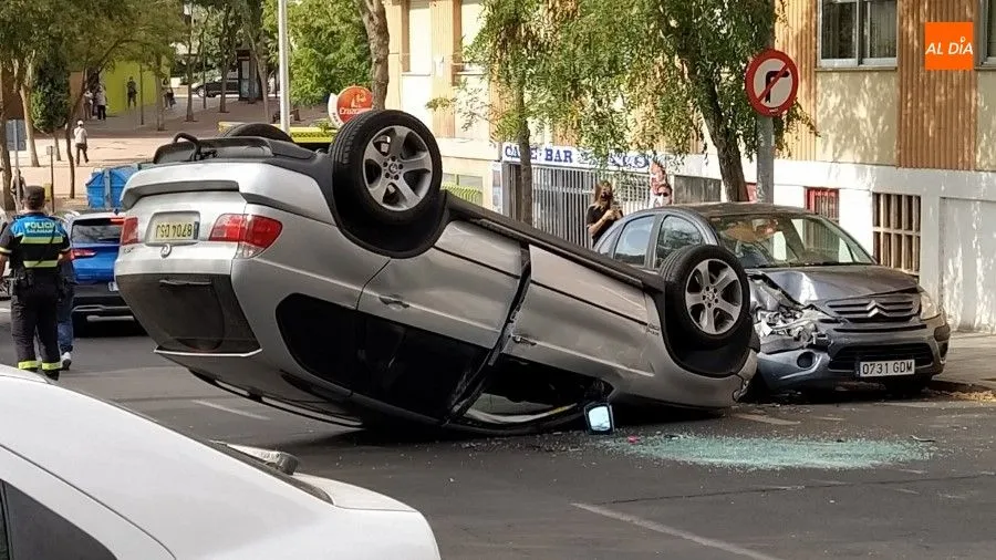 Estado del vehículo siniestrado en la calle Alfareros. Foto CGH