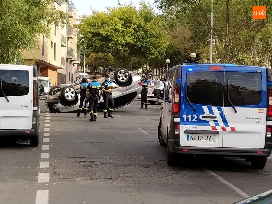 Foto 10 - Espectacular vuelco de un todoterreno en la calle Alfareros