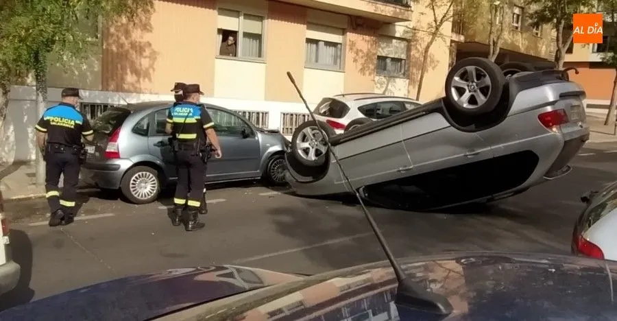 Foto 8 - Espectacular vuelco de un todoterreno en la calle Alfareros