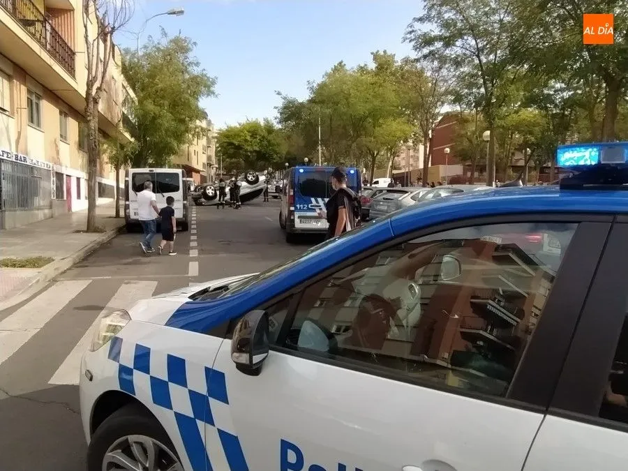 Foto 2 - Espectacular vuelco de un todoterreno en la calle Alfareros