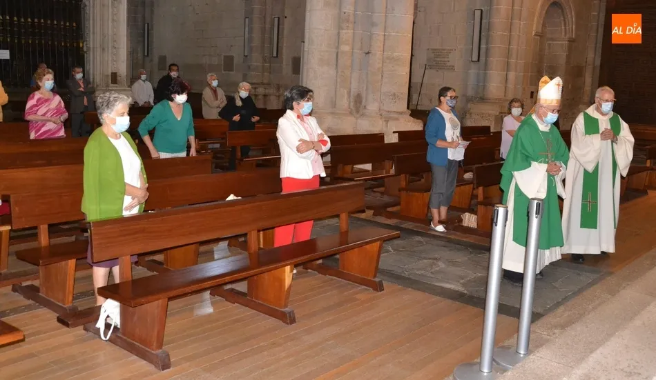 Foto 6 - Jes&uacute;s Garc&iacute;a Burillo preside la misa convocada por Manos Unidas para orar por las v&iacute;ctimas de la ...