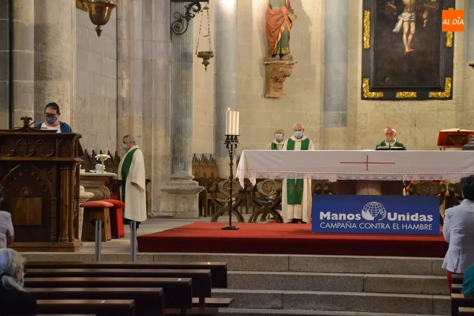 Jesús García Burillo preside la misa convocada por Manos Unidas para orar por las víctimas de la ...