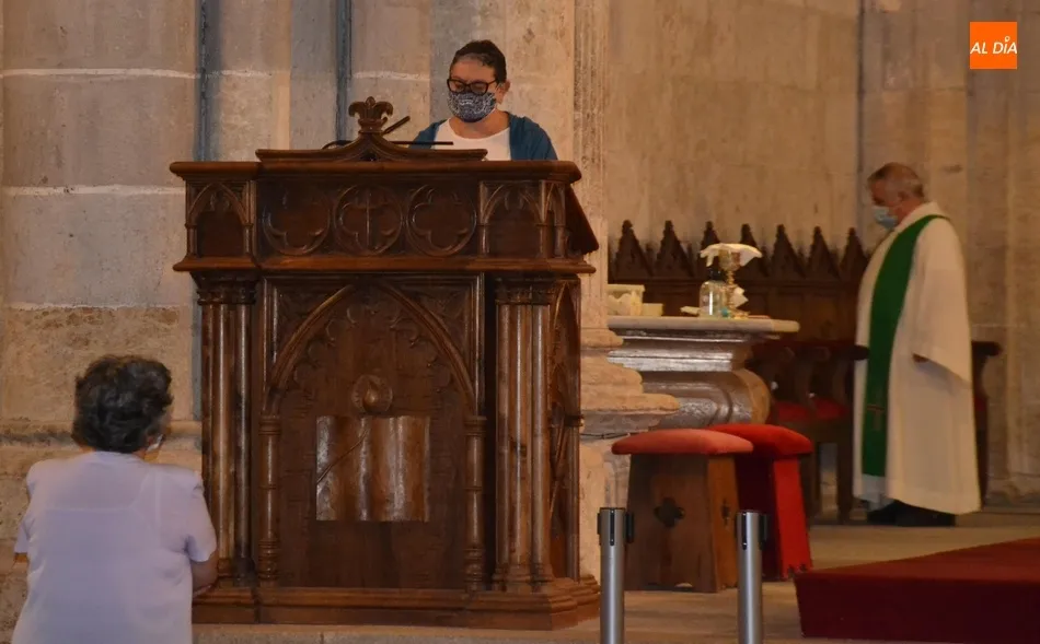 Foto 3 - Jes&uacute;s Garc&iacute;a Burillo preside la misa convocada por Manos Unidas para orar por las v&iacute;ctimas de la ...