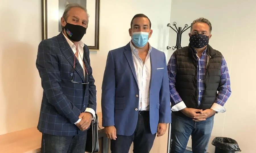 Reunión del delegado territorial de la Junta en Salamanca con representantes de vendedores ambulantes. Foto DELEGACIÓN TERRITOAIL DE LA JUNTA EN SALAMANCA