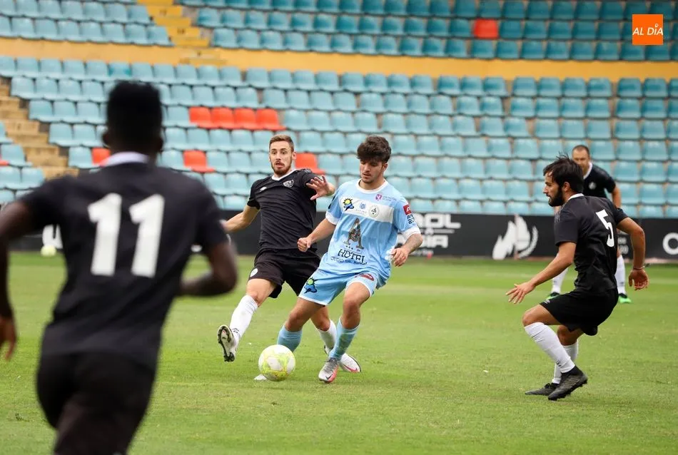 Molina y Candelas presionan a un rival