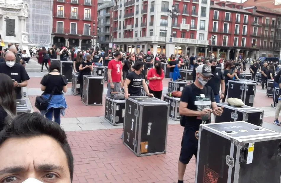 Foto 2 - M&uacute;sicos de Ciudad Rodrigo participan en Valladolid en la manifestaci&oacute;n en defensa de la cultura  