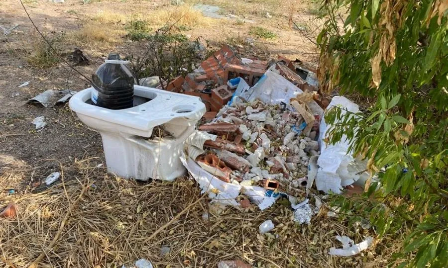Una de las escombreras ilegales de Puente Ladrillo