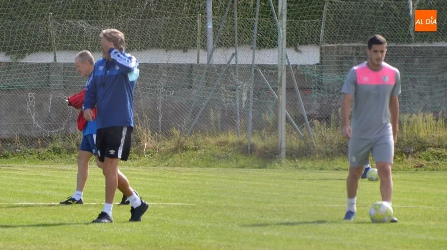 Foto 7 - El Salamanca UDS entrena en el Anexo con Lacerda al margen del grupo