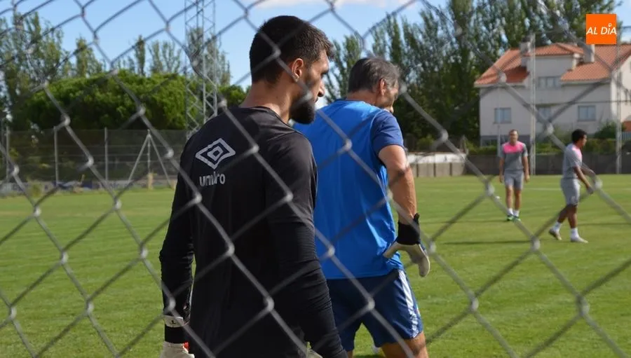 Foto 6 - El Salamanca UDS entrena en el Anexo con Lacerda al margen del grupo