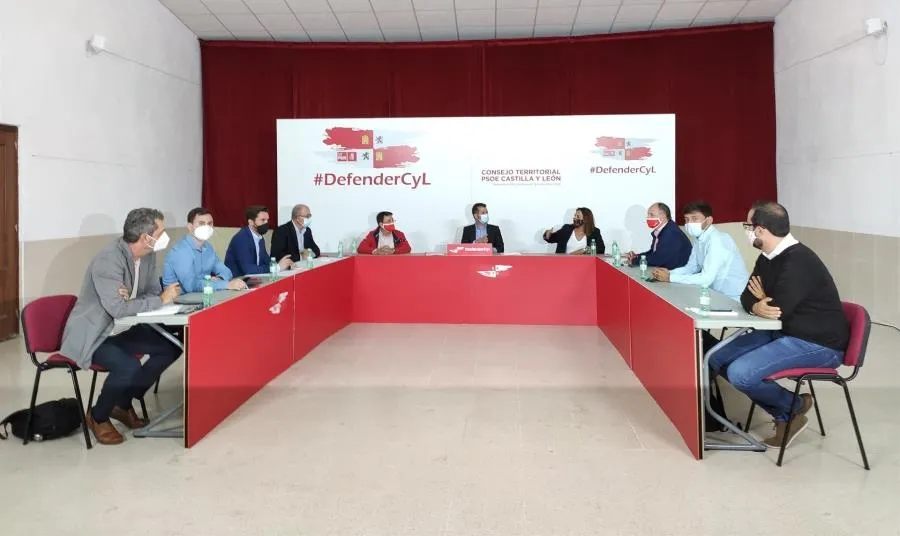 Consejo Territorial Autonómico del PSCyL, que ha tenido lugar en el Ayuntamiento de Pedrosillo el Ralo (Salamanca). Foto EP