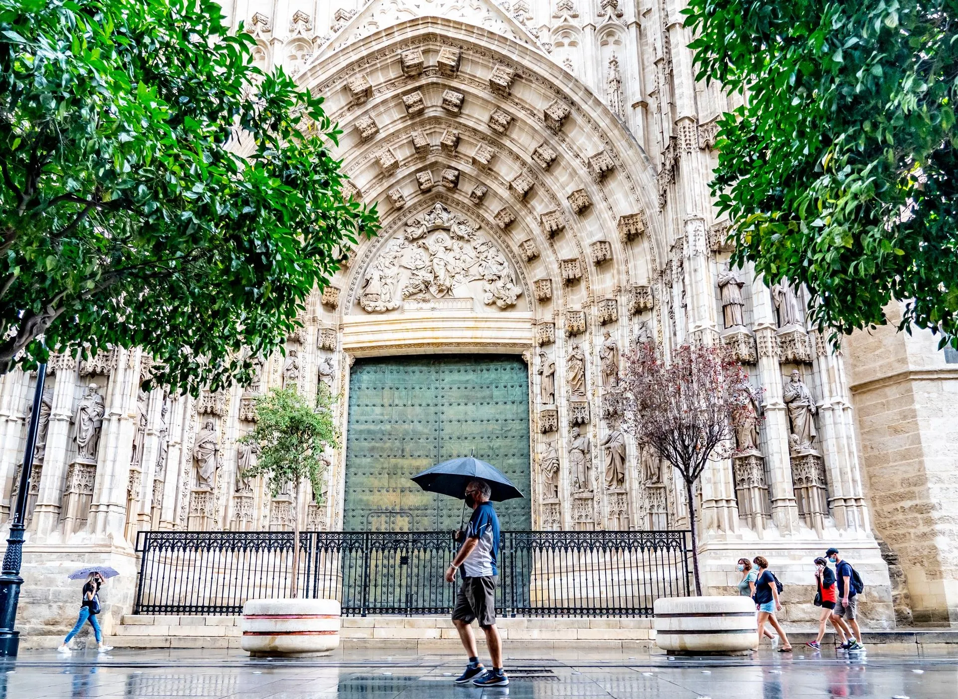 El último fin de semana del verano será otoñal, con lluvias generalizadas y descenso de las...
