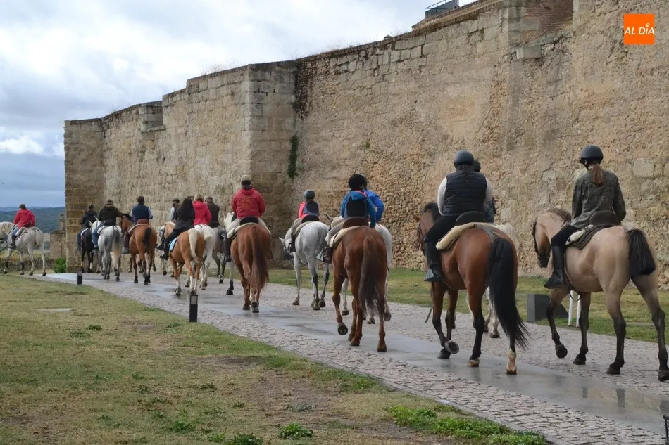 Foto 10 - Un grupo de 24 equinos evocan con la Ruta de Wellington el esp&iacute;ritu de la suspendida Feria del...