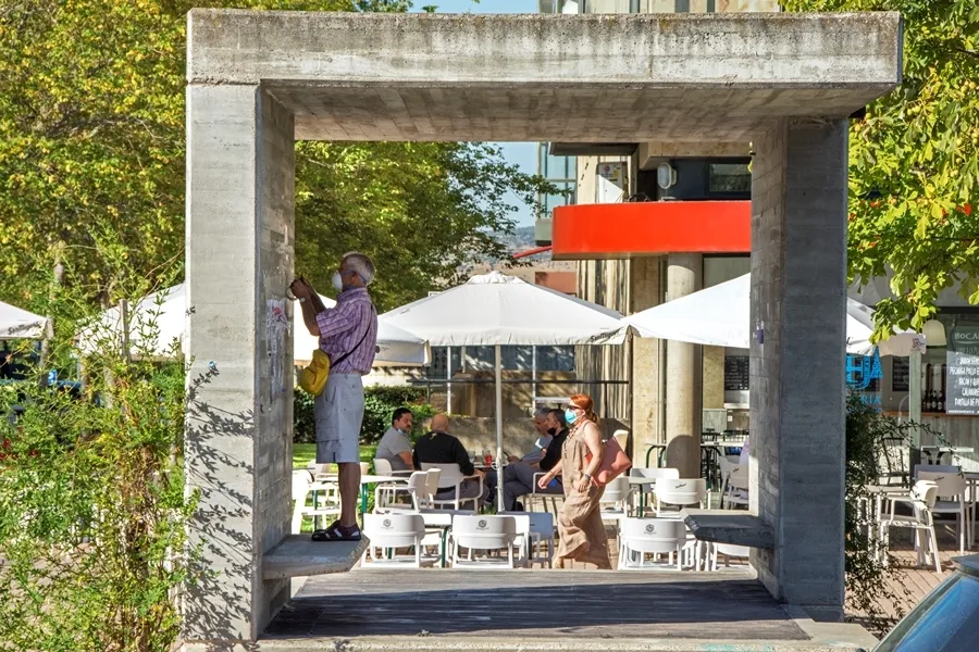 Esperando universitarios