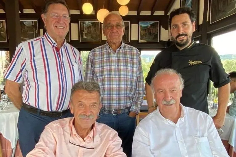 Vicente del Bosque, en el Restaurante Mirasierra. de Mogarraz Foto: Restaurante Mirasierra