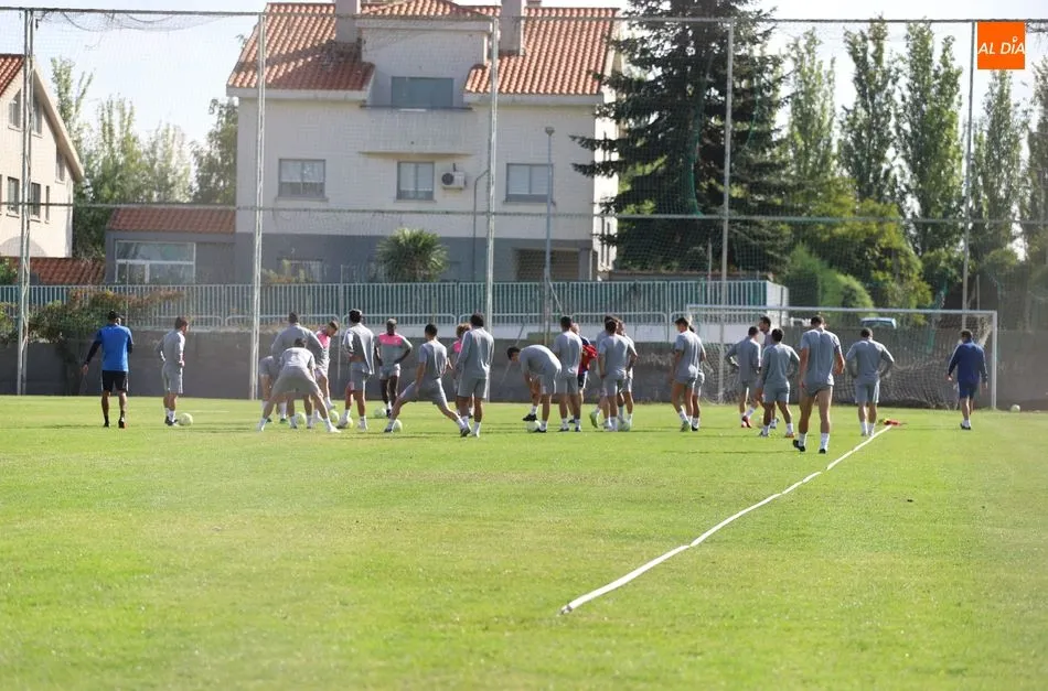 Foto 10 - Sesi&oacute;n de gimnasio y ejercicios con bal&oacute;n del Salamanca UDS de Egea para seguir engrasando la...