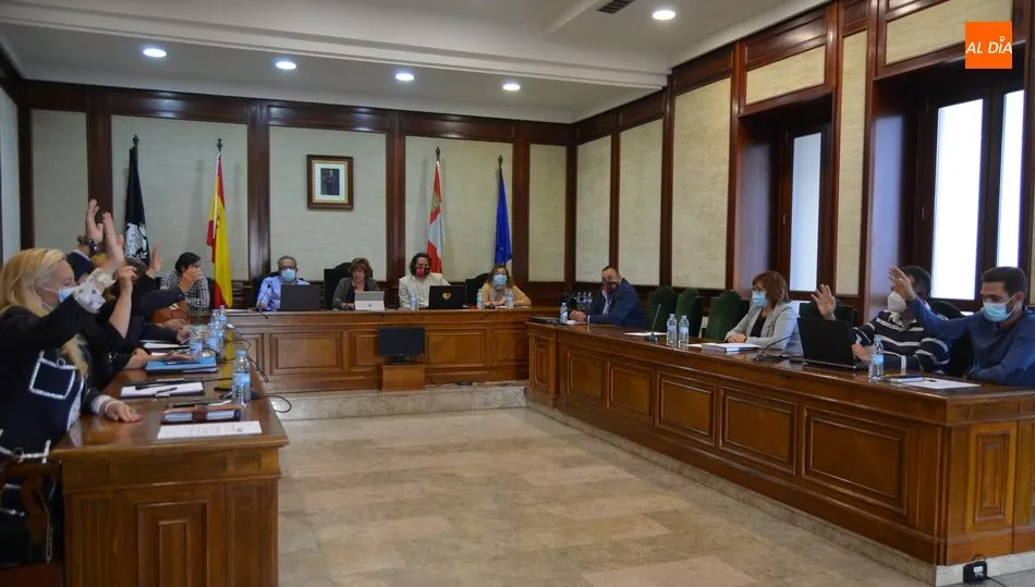 Momento de las votaciones por la dimisión de la Alcaldesa de Béjar