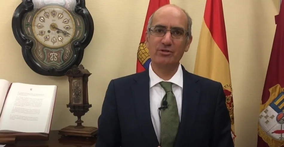 El presidente de la Diputación de Salamanca, Javier Iglesias, durante el vídeo subido al perfil de Youtube de La Salina