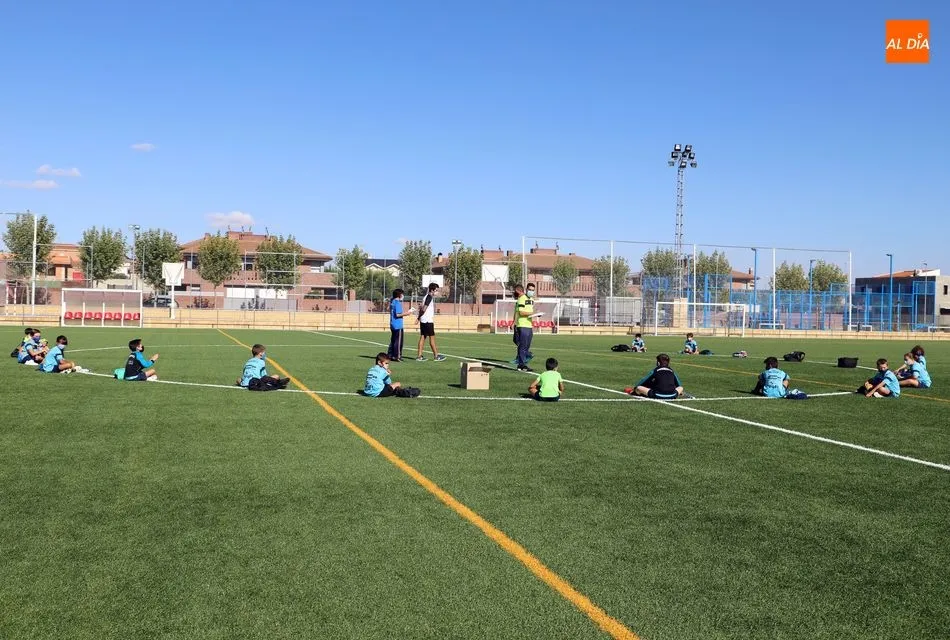 Foto 7 - El Cabrerizos vuelve a entrenar m&aacute;s de seis meses despu&eacute;s bajo un estricto protocolo&nbsp;