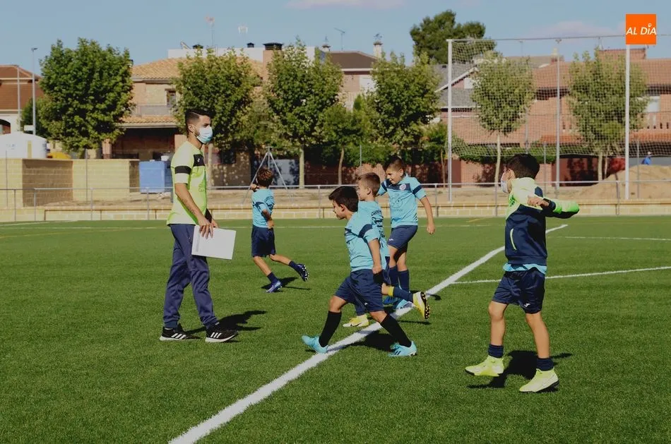 Foto 4 - El Cabrerizos vuelve a entrenar m&aacute;s de seis meses despu&eacute;s bajo un estricto protocolo&nbsp;