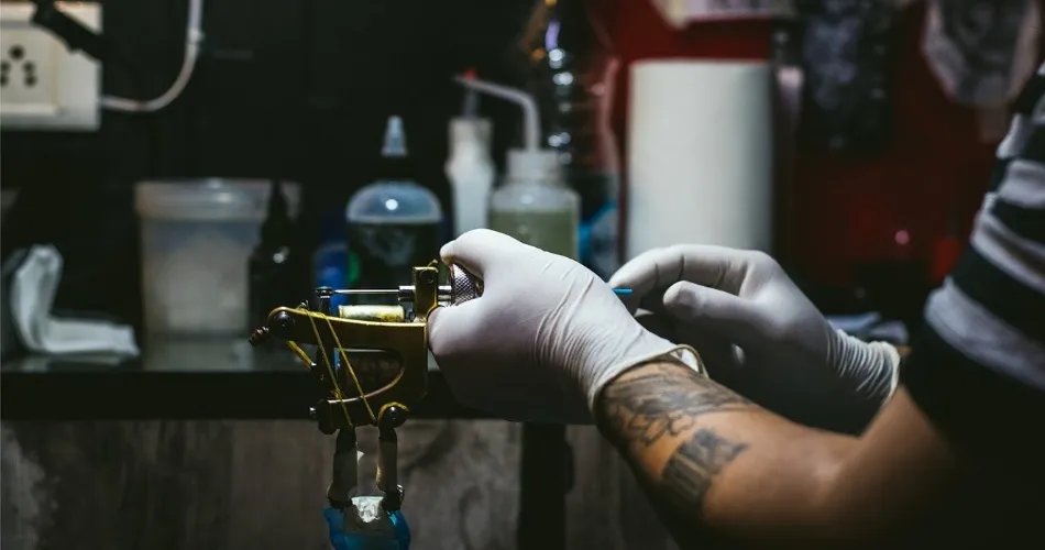 Conocimientos y aptitudes básicas para ser tatuador