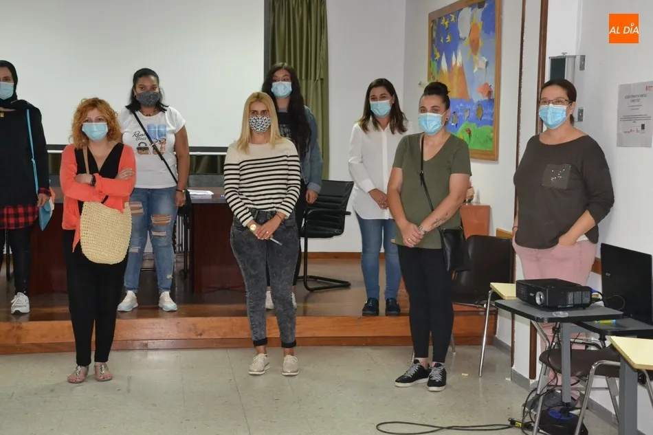Foto 2 - Diez mujeres arrancan la 7&ordf; acci&oacute;n formativa en empleo dom&eacute;stico de C&aacute;ritas  