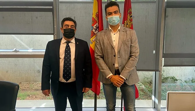 l presidente de CES, José Vicente Martín Galeano junto alJefe de la Oficina Territorial de Trabajo de Salamanca, Emilio Miñambres