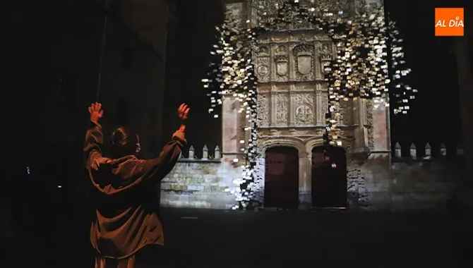 El espectáculo Dancing House tenía lugar en el Patio de Escuelas/ Lydia González