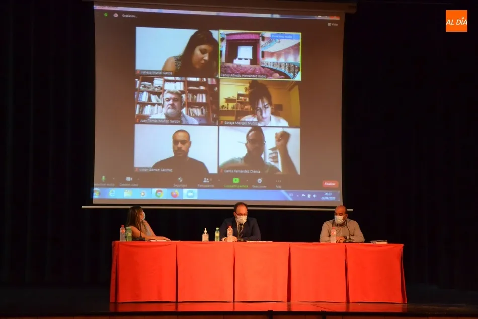 La pandemia convierte el Teatro Nuevo Fernando Arrabal en un gigantesco Salón de Plenos  