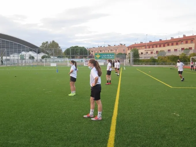 Foto 2 - El Salamanca UDS Femenino se pone las botas para empezar la pretemporada